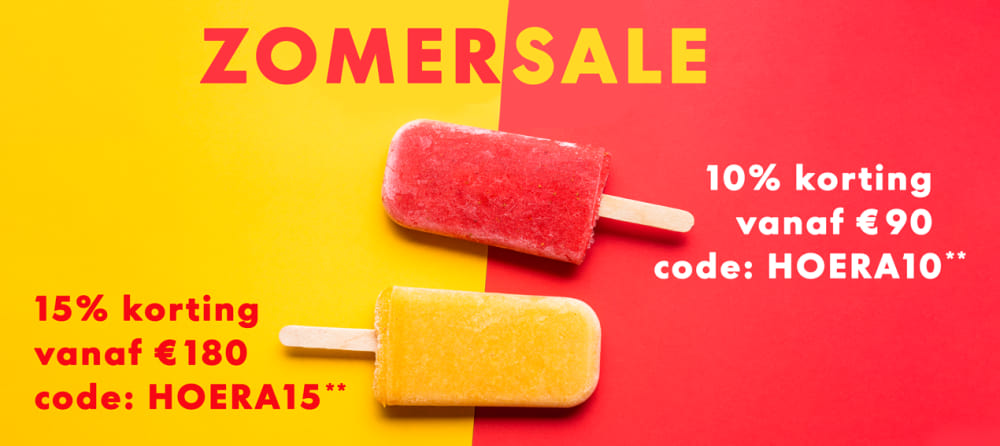Zomersale-banner met rood en geel ijsje op een rood-gele achtergrond; 10% korting vanaf €90 met code HOERA10 en 15% korting vanaf €180 met code HOERA15.