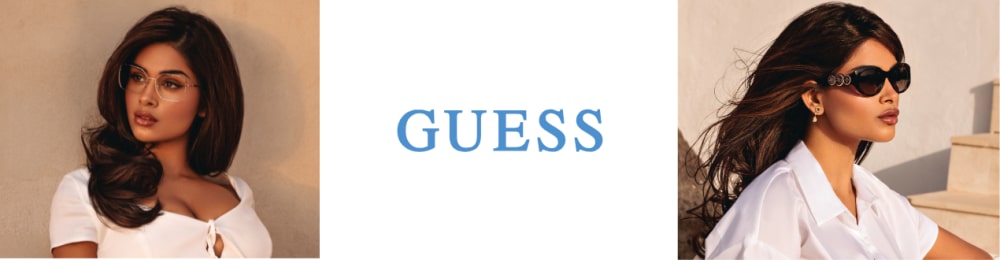 Vrouw met Guess correctiebril en vrouw met Guess zonnebril, beiden in elegante look.