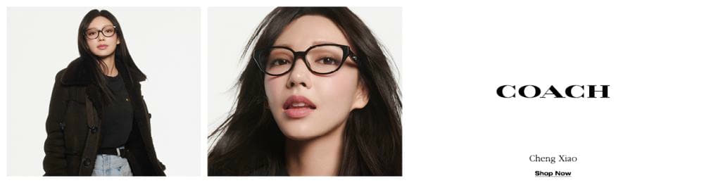 Vrouw met zwarte cat-eye bril van Coach.