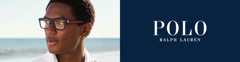 Man met stijlvolle Polo Ralph Lauren bril en wit poloshirt.