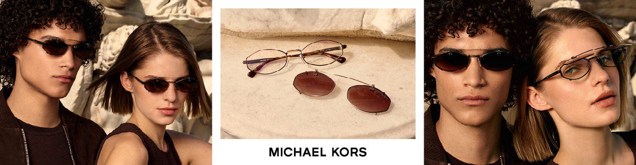 Twee modellen met Michael Kors-zonnebrillen, naast close-up van brillen op steen.